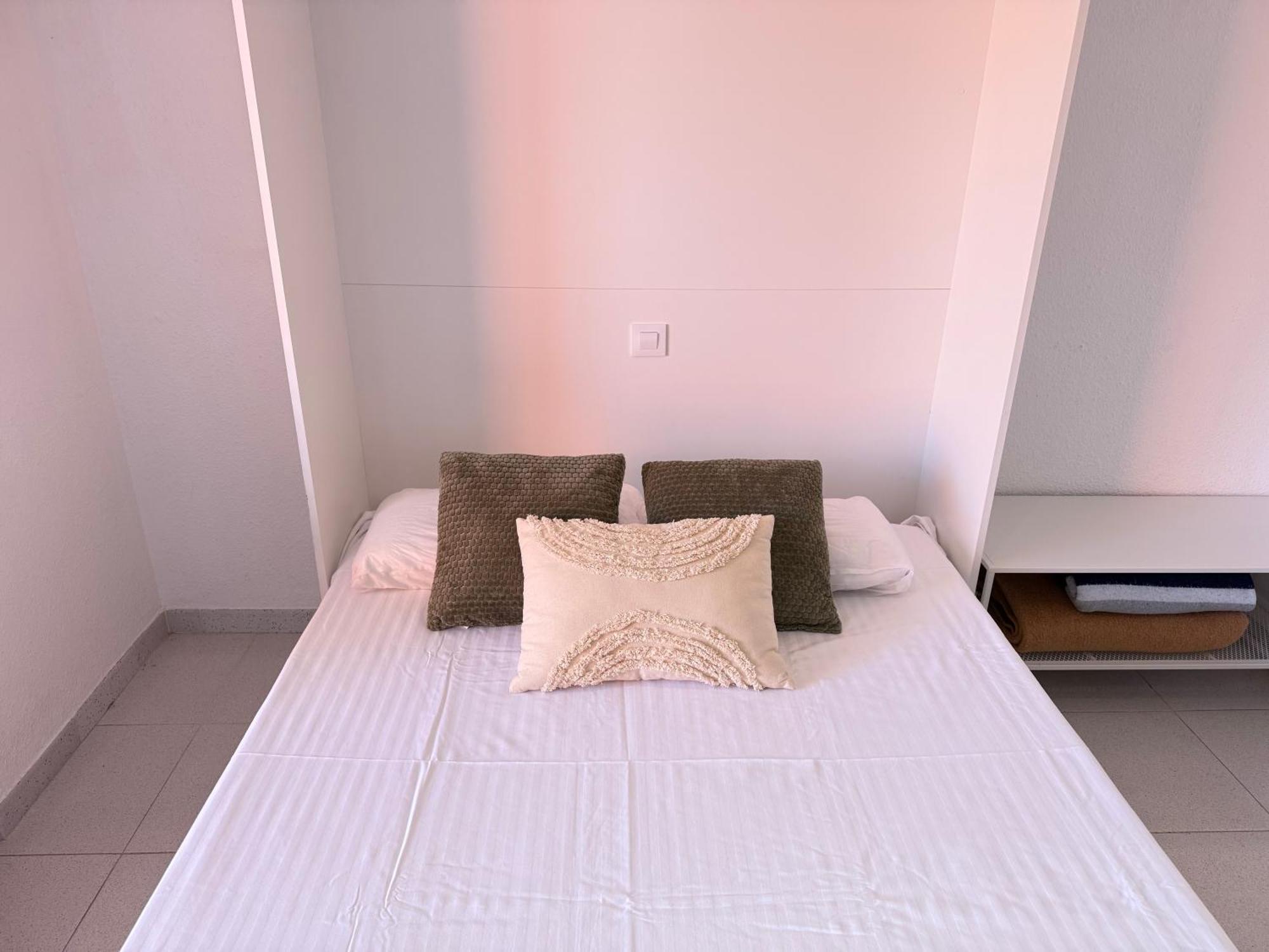 Agi Pi Sunyer Apartment Roses